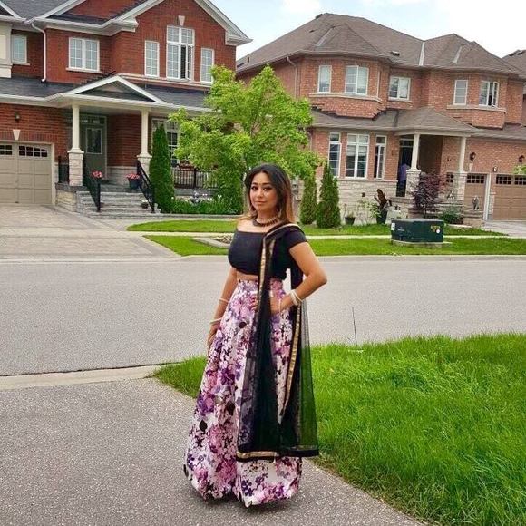 Meet your Posher, Jessica - Picture 1 of 1